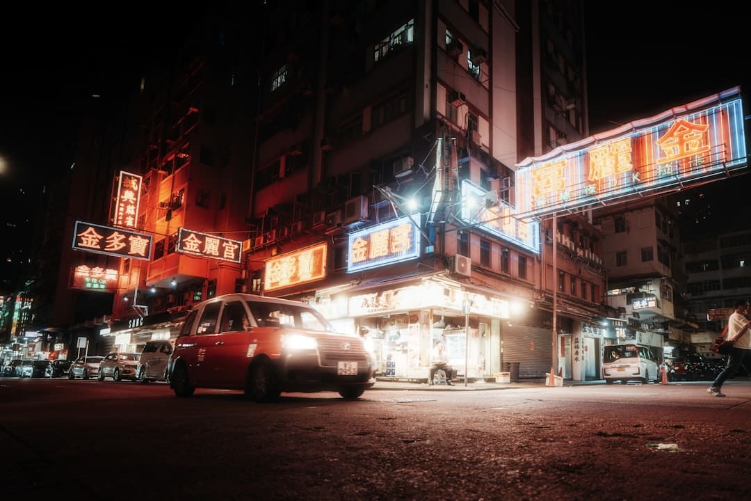 AI智绘山河｜感触中国南方风情与中西文化交汇：广州、香港、澳门